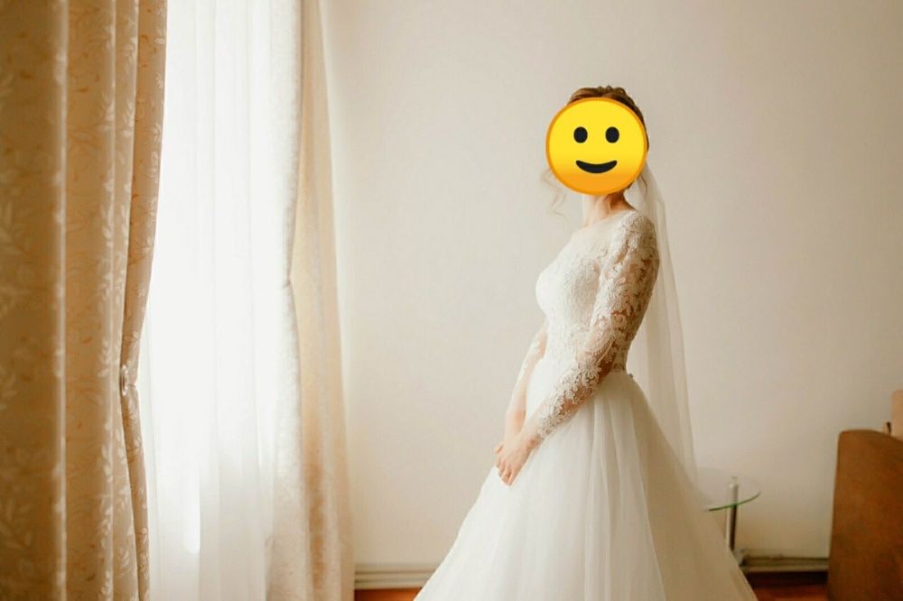 Весільна сукня коляру айворі
