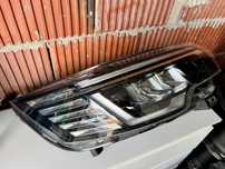 Lampa prawy przód Renault Trafic IV full Led uszkodzony klosz. Eu