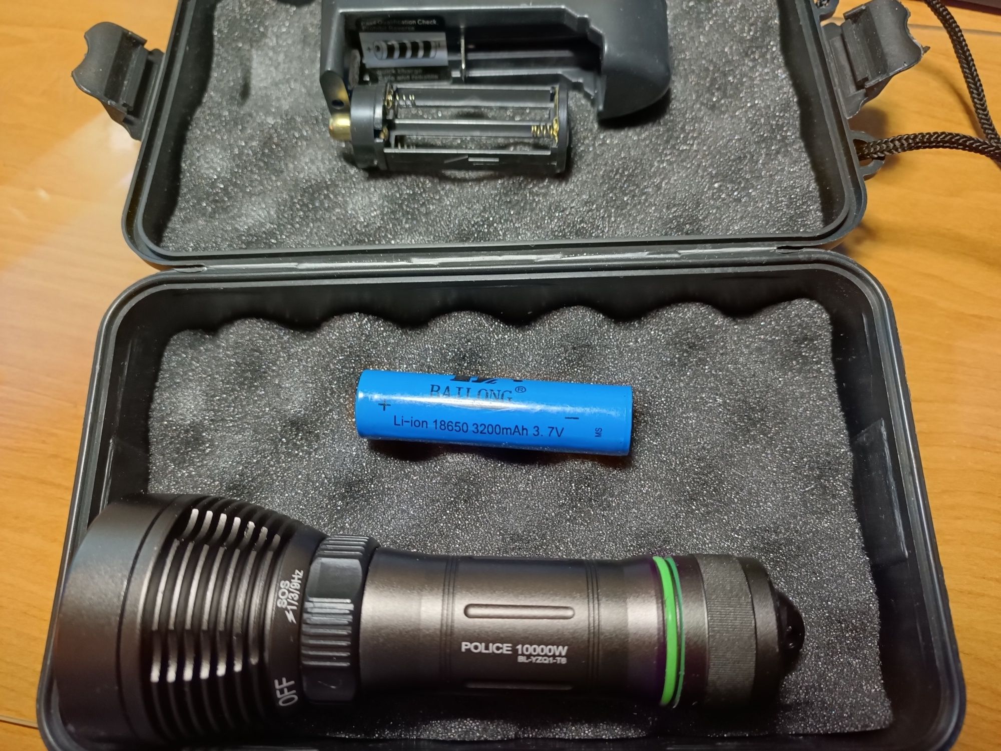 Продам тактичний ліхтарик Police 10000W BL-YZQ1-T6 ,.