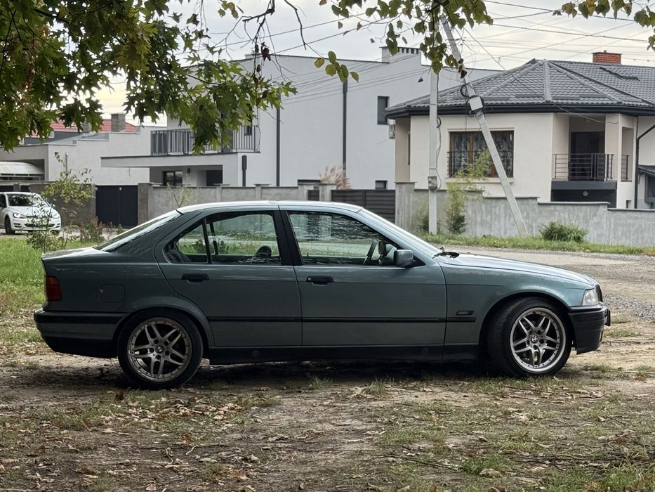Продам BMW e36 320i