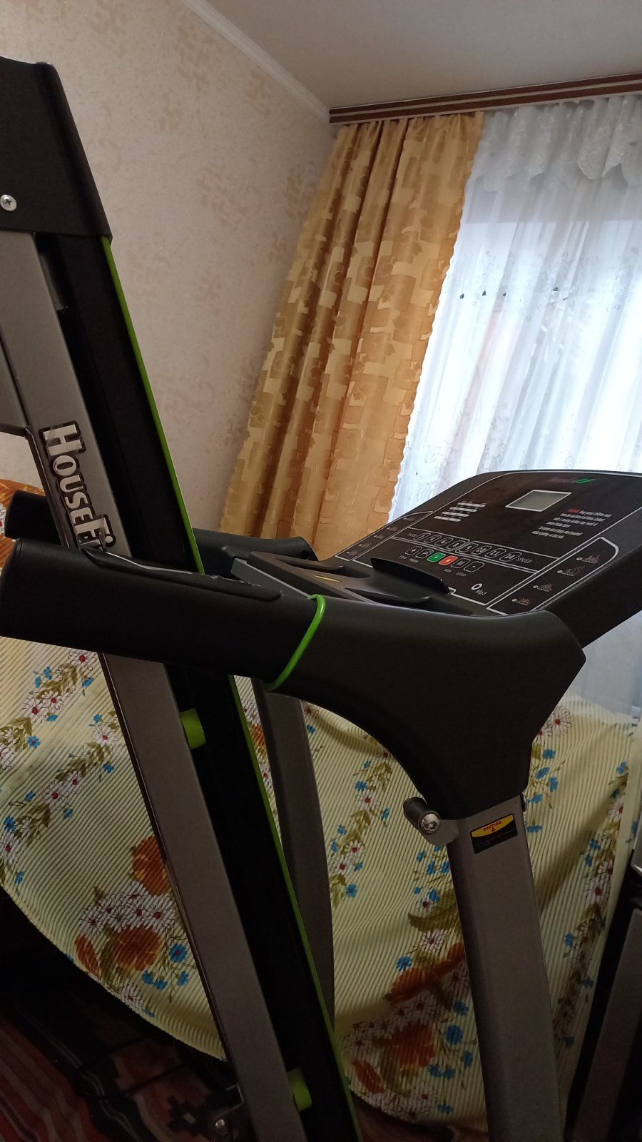 Продам електричну бігову доріжку Housefit.