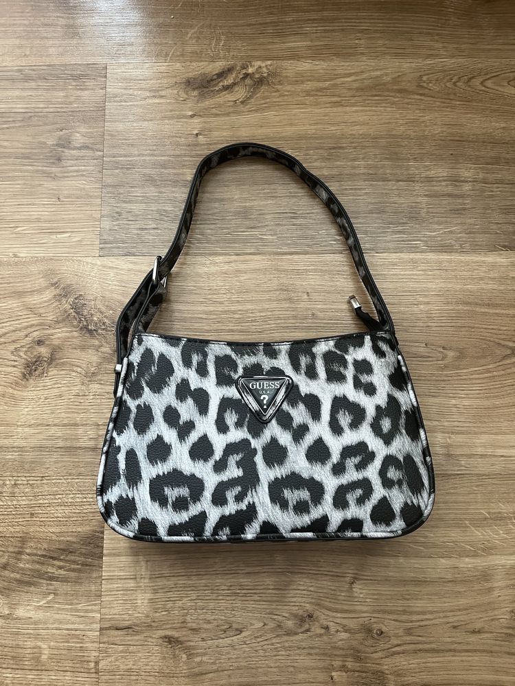 Сумка,багет Guess лео