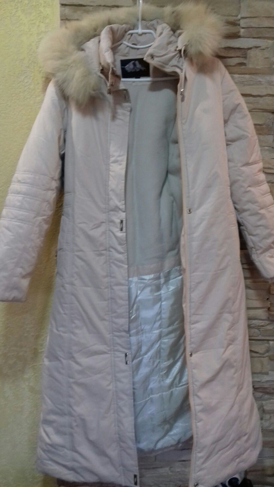 Продам новый зимний пуховик 46 р-ра (Л)