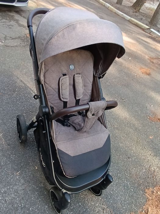 Дитяча прогулянкова коляска