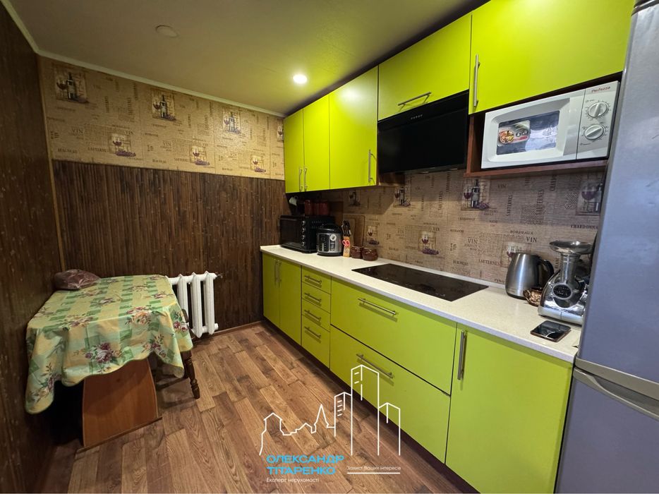 Продам 2-о кімнатну секцію