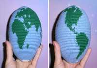 В′язане Великоднє Яйце-Земля, іграшка амігурумі, сувенір на Великдень