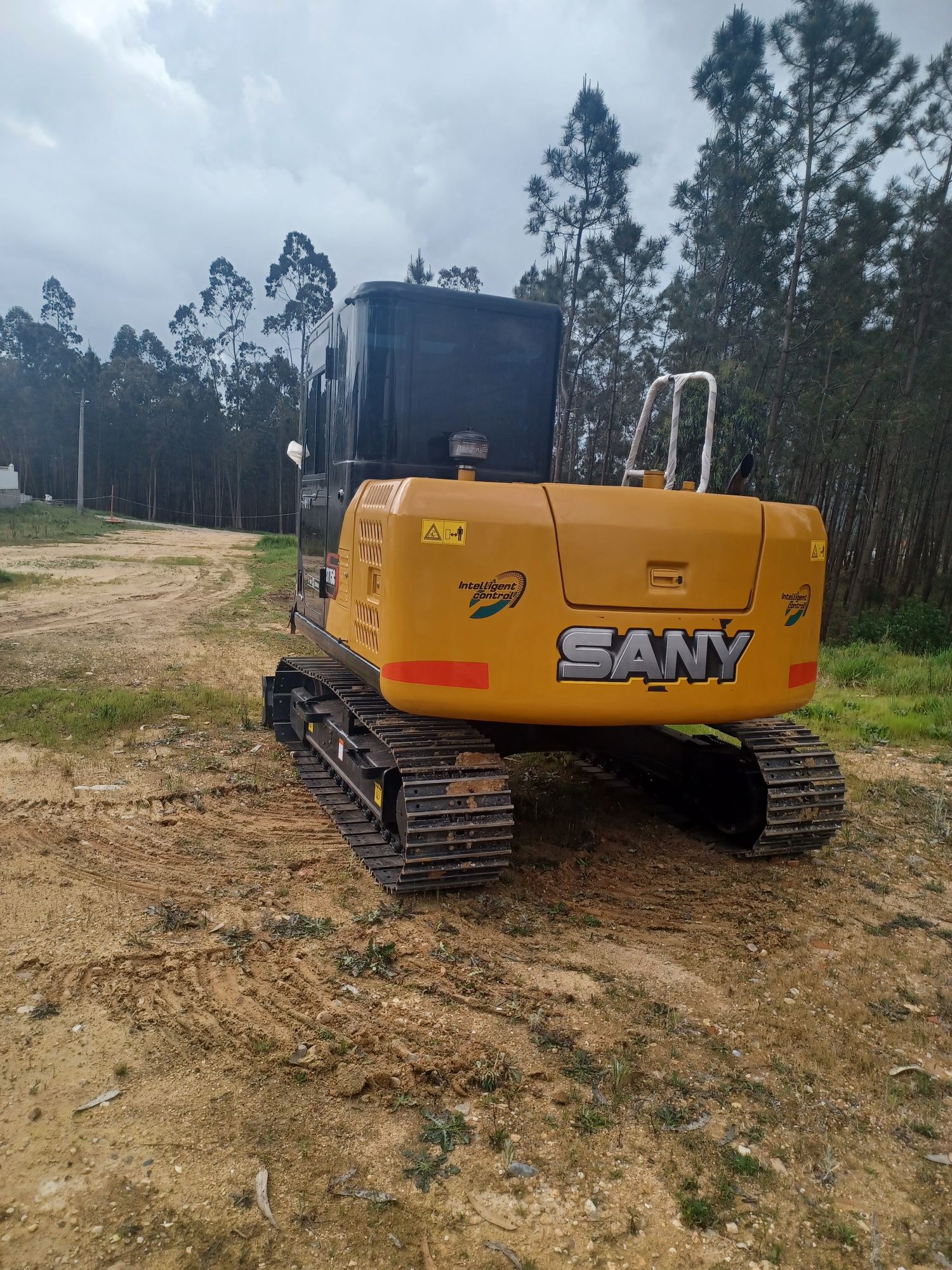 SANY 7.5 TONELADAS  como nova