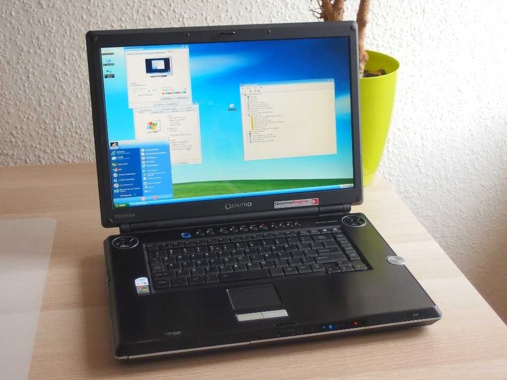 17" Toshiba QOSMIO G30Win XP Media laptop 2GB RAM 160GB HDD T7600