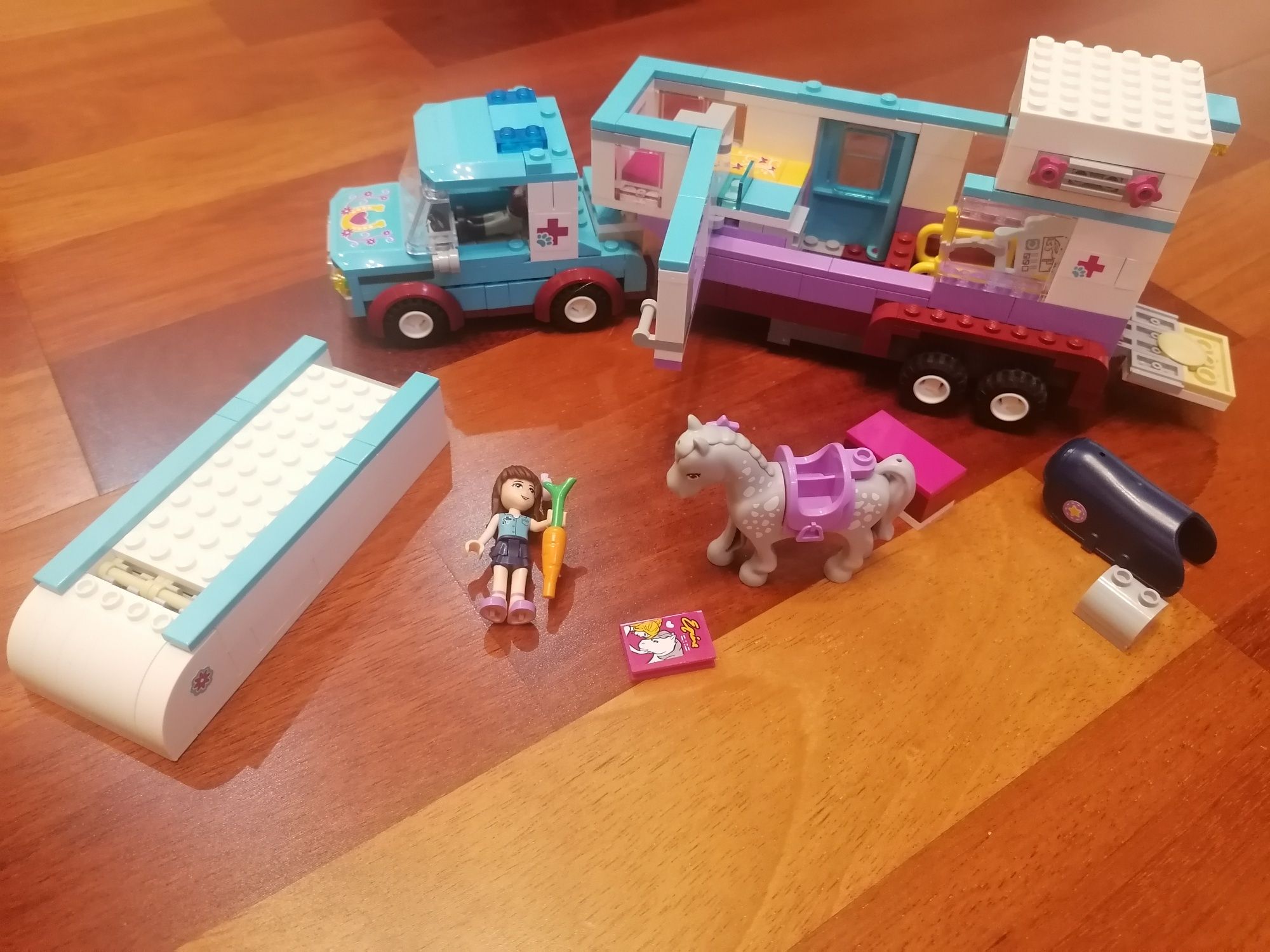 Lego Friends przyczepa lecznicza 41125