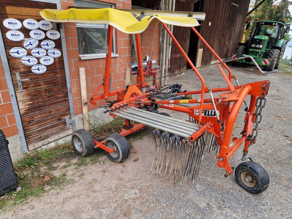Zgrabiarka karuzelowa Fella TS390