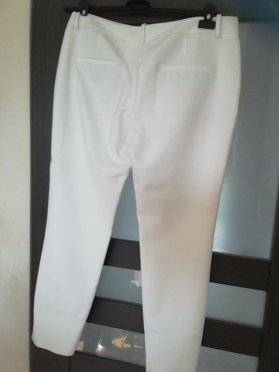Eleganckie białe spodnie r. 40 dłuższy tył Zara