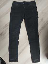Czarne jeansy modo