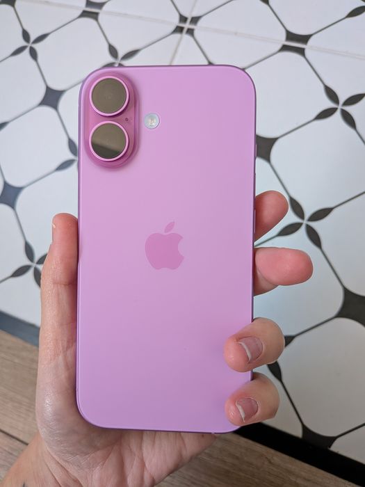 iPhone 16 różowy