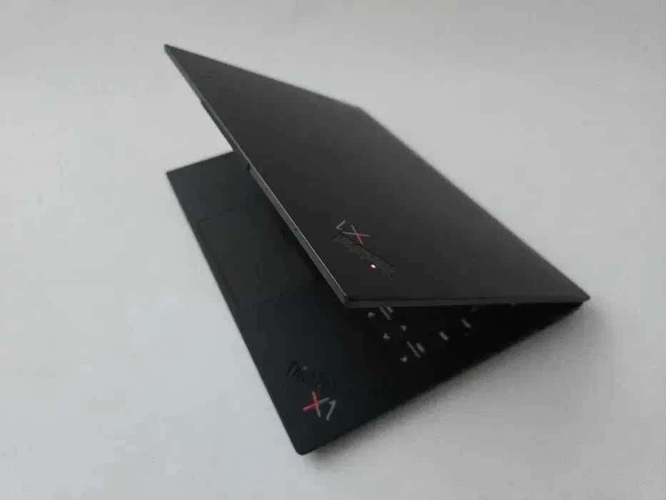 Lenovo ThinkPad X1 Carbon Gen 9 I7 1185G7/RAM 16GB/SSD 256GB/WIN 11Pro