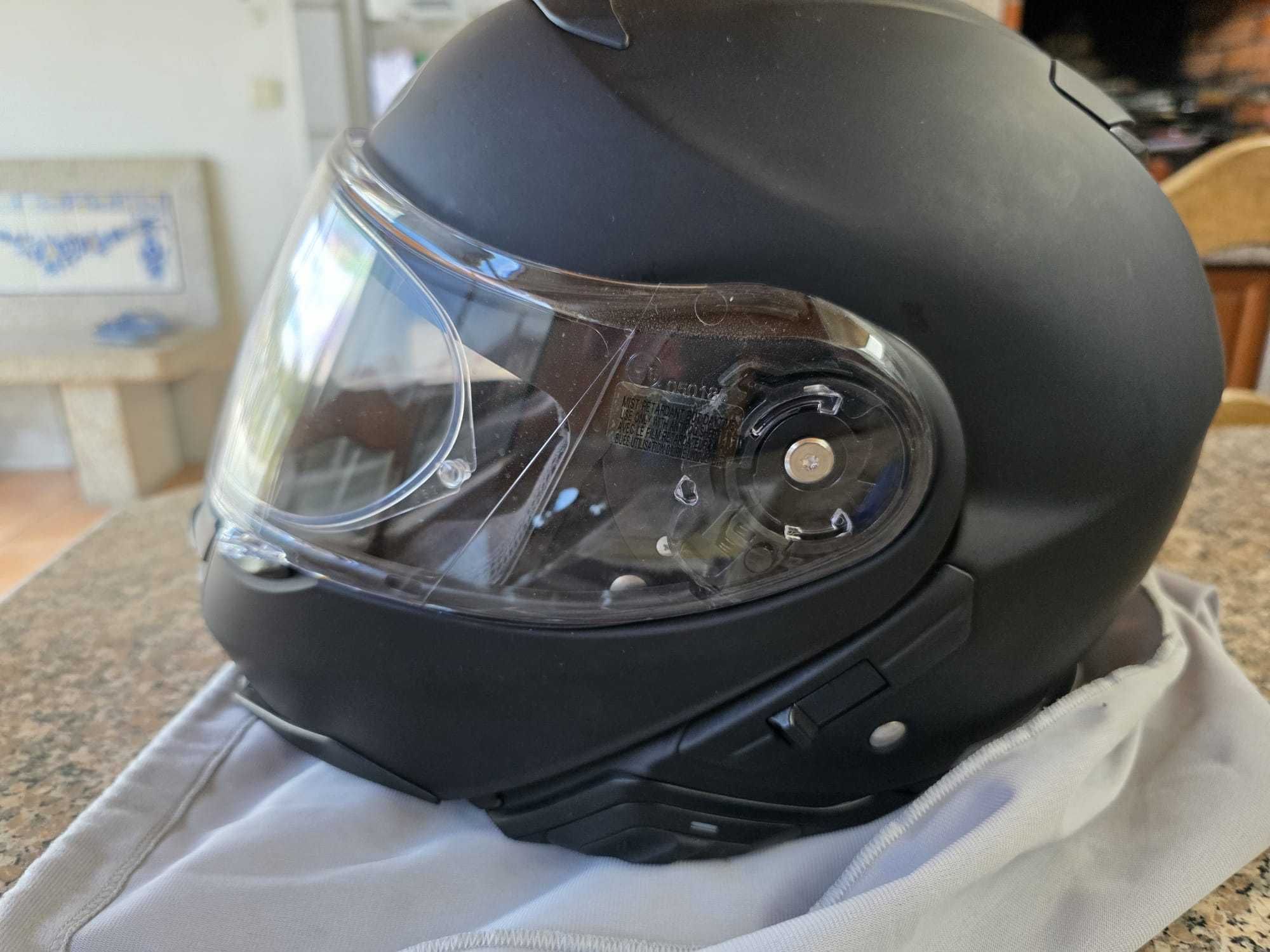 Capacete SHOEI + Intercomunicador SENA SRL2