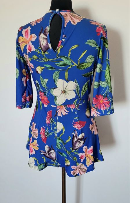 Nowy prześliczny krótki kombinezon damski letni kwiatowy motyw