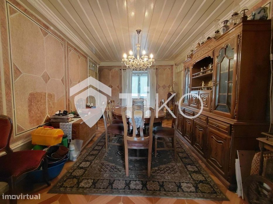 Moradia T5 Tradicional no Centro de Coja  – Ideal para Residência ou T