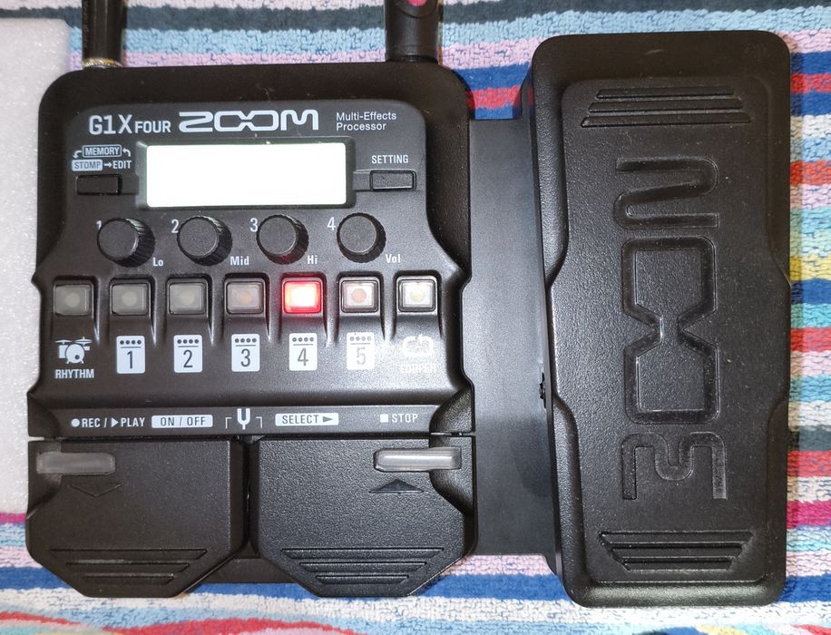 ZOOM G1x Four multiefekt procesor gitara elektryczna