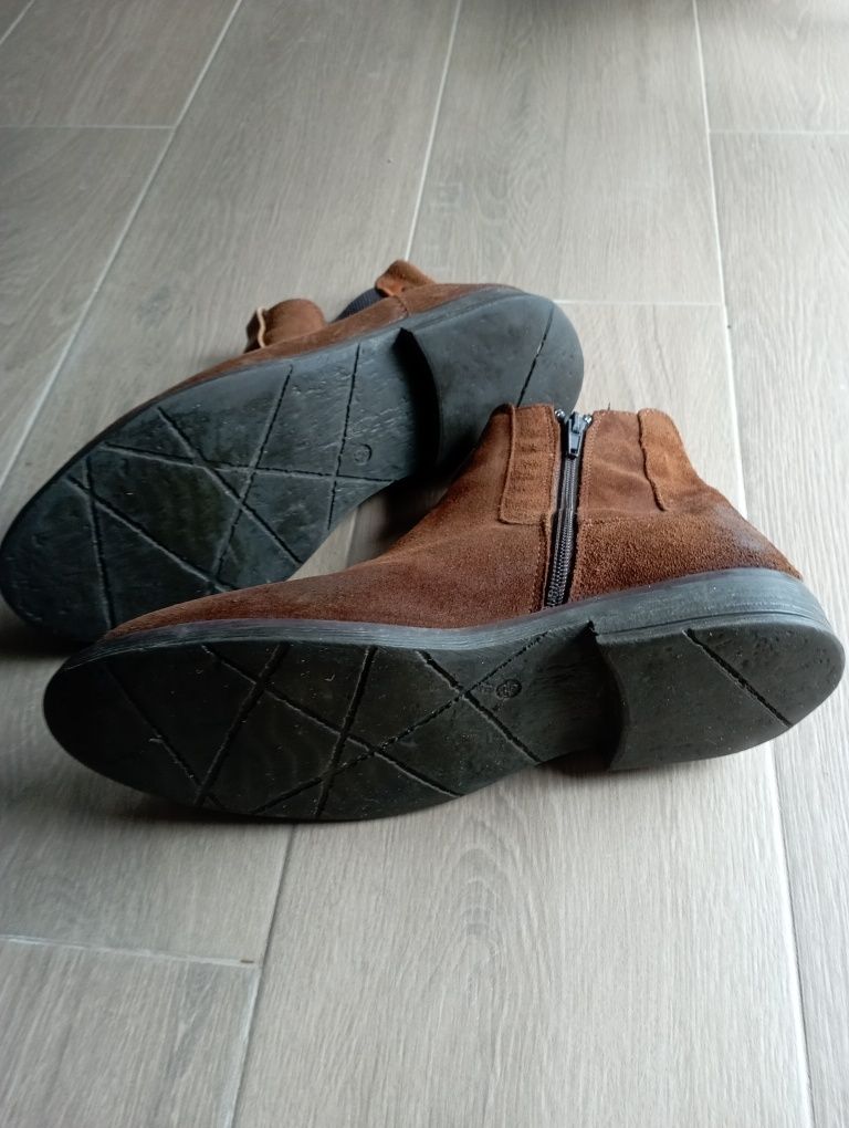 Vendo botas homem castanho camurça, em muito bom estado
