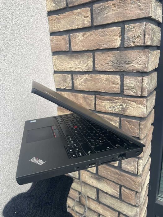 Lenovo X260 i5/8/128 — для роботи та навчання є кількість