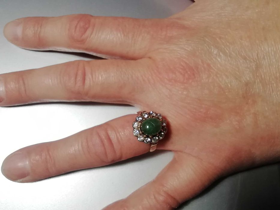 Pierścionek ze szmaragdem i diamentami w złocie Rosja, certyfikat