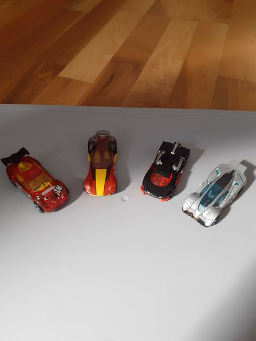 Sprzedam samochodziki resoraki hot wheels and synkro