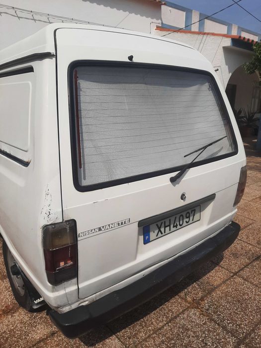 Nissan Vanette (avariado)
