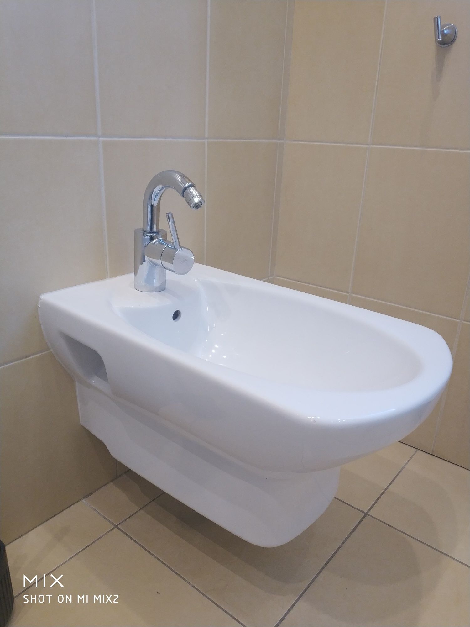 Bidet Roca podwieszany