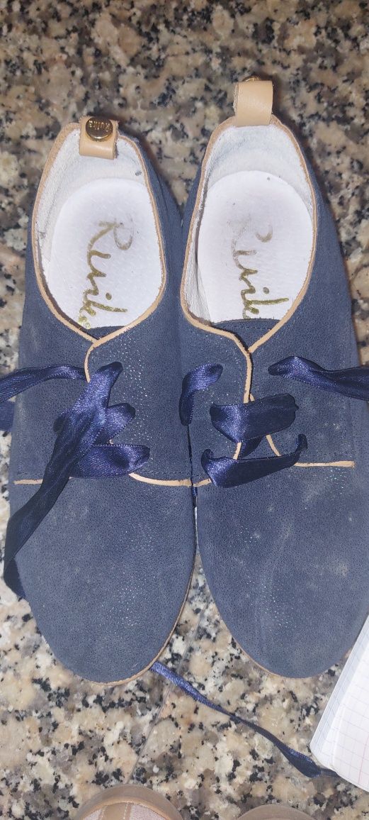 Sapatos formais Ruíka azuis escuros e bege número 32
