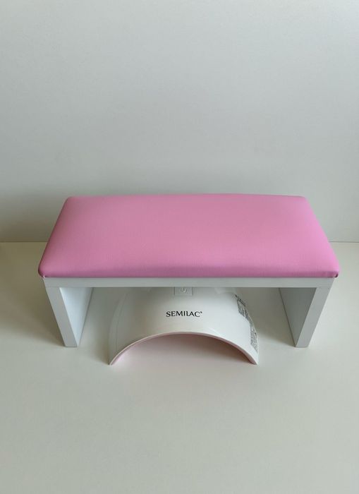 Podpórka do manicure paznokci pod dłoń.  Pudrowy róż gładki