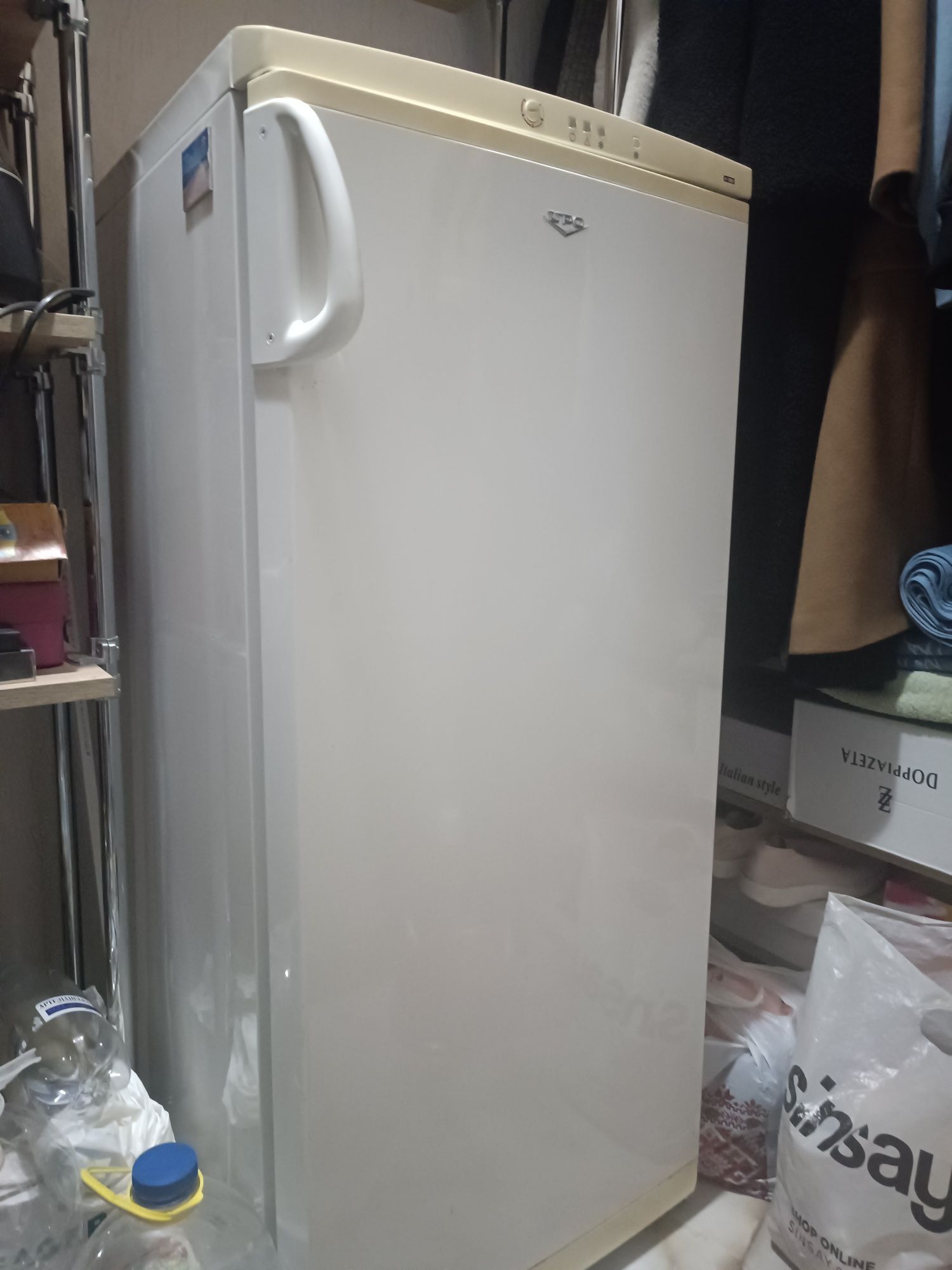 Продам морозильну камеру