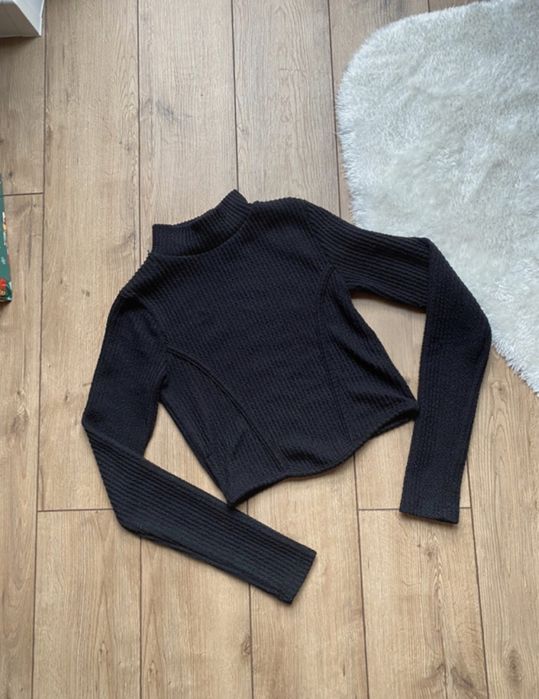 Czarny crop krótki sweter obcisły prążkowany golf Bershka XS/S