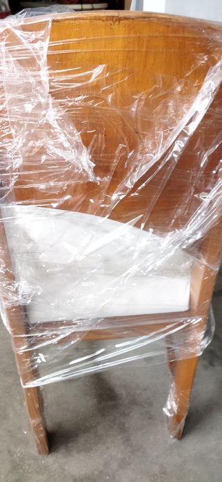 Cadeira Madeira com pele sintética branca