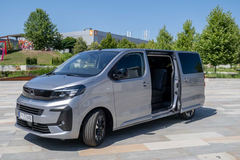 Wynajem BUS PREMIUM - 8 osób. Tylko nowe pojazdy. Firma Poznań