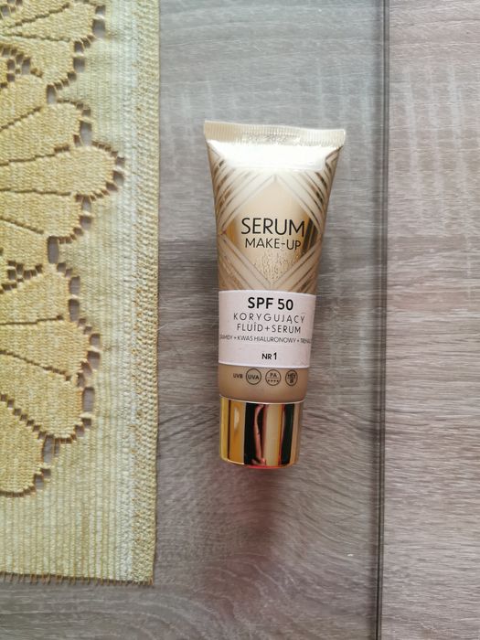 Jasny podkład do twarzy– nowy