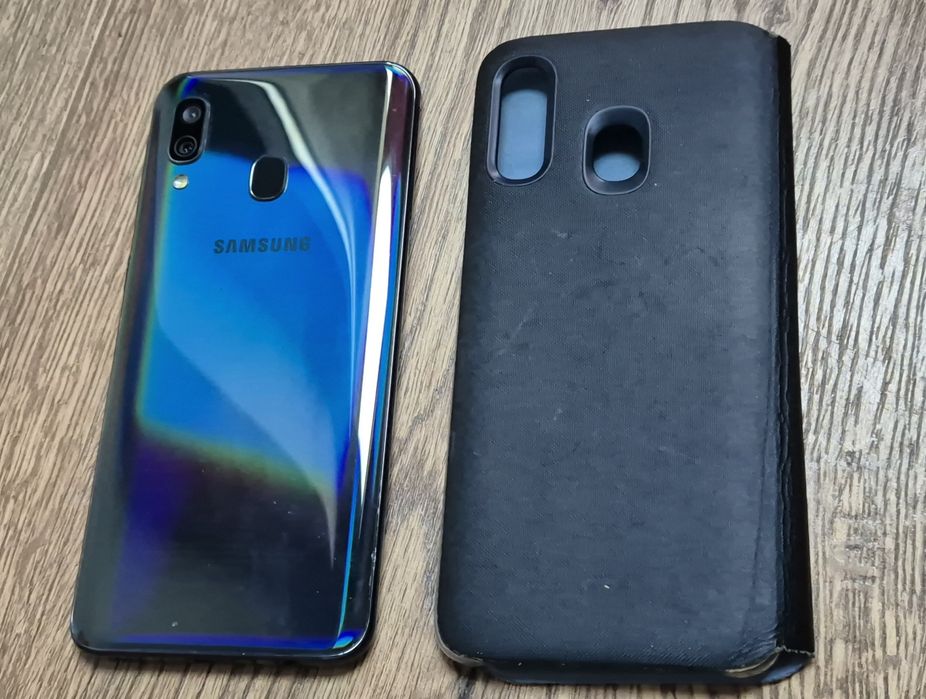 Samsung Galaxy A40 i oryginalne etui.  SM-A405FN/DS