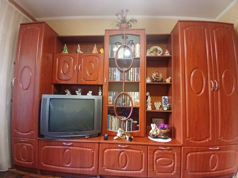 Продам  меблі у вітальню