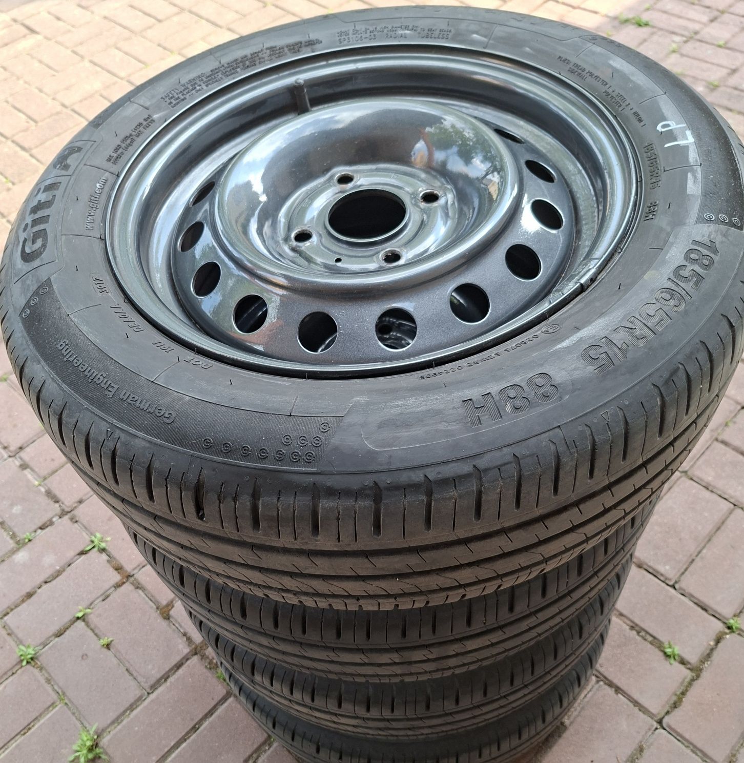 Opony na felgach letnie Nissan almera.n16 +opony zimowe
