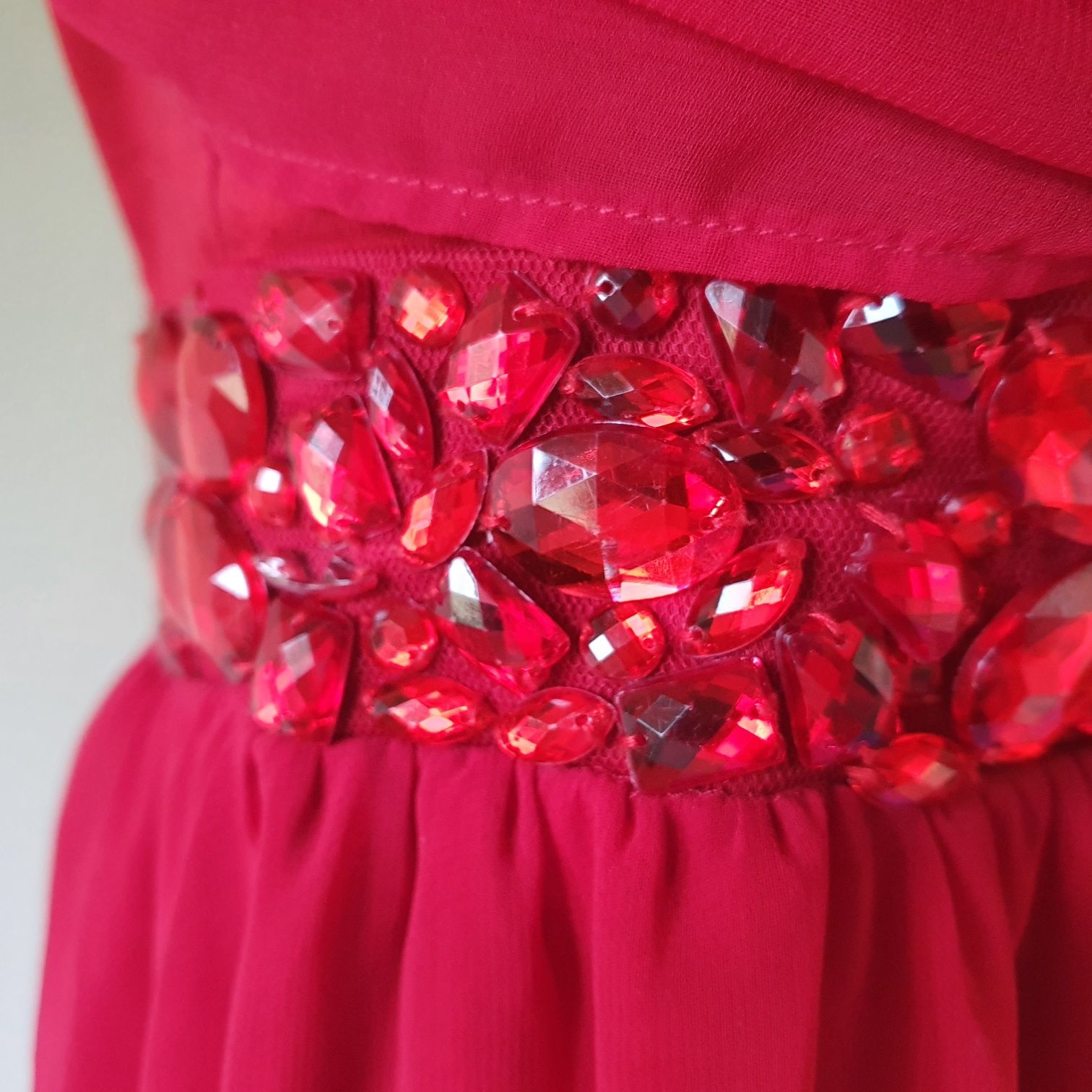 Fantastyczna, asymetryczna czerwona sukienka