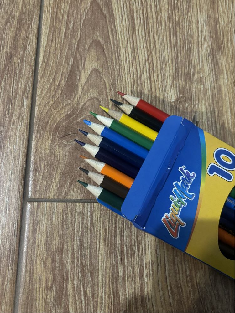 Кольорові олівці