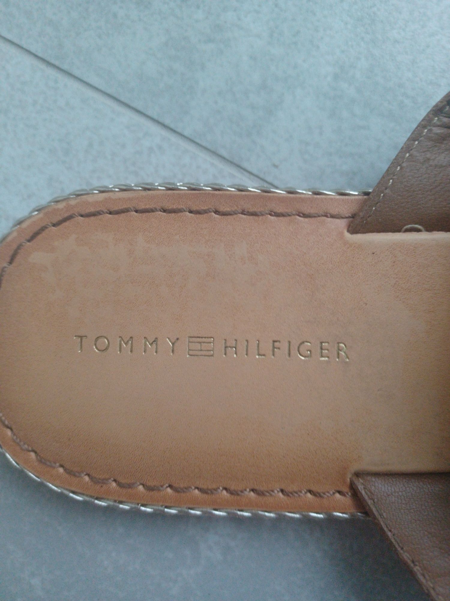 Markowe japonki marki Tommy Hilfiger