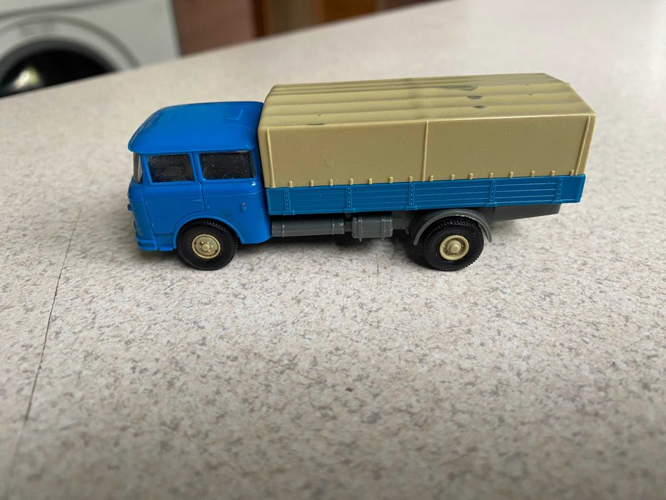 Модель Skoda 1:87