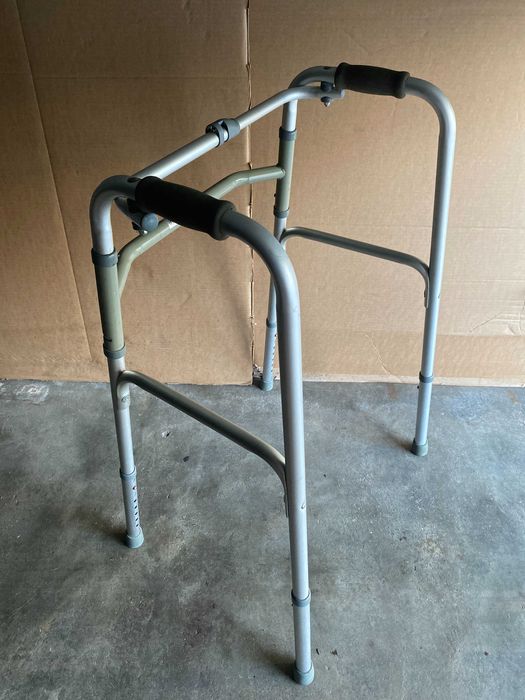 Aluminum Walker, andador em alumínio, sem roda.