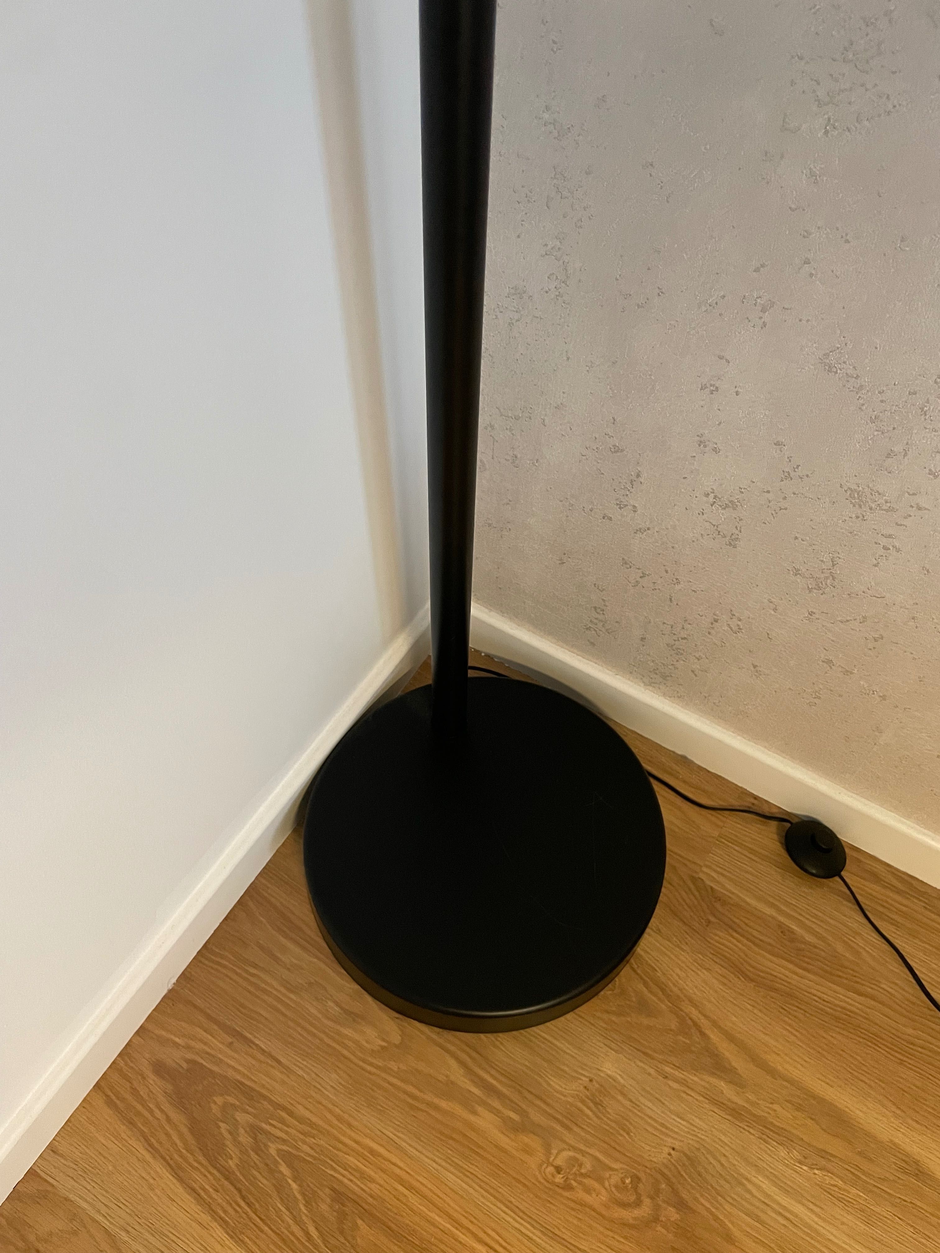 Candeeiro de pé curvo Kare Design – Regulável e com lâmpada incluída
