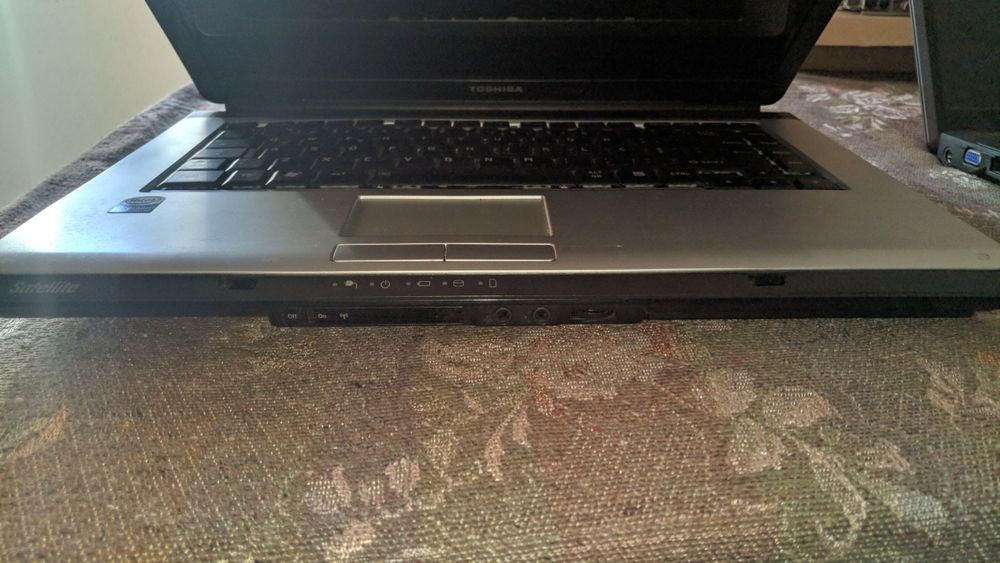 Portateis toshiba l300-145 e Insys m761su para peças