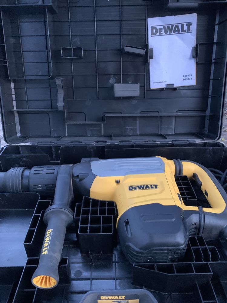 Перфоратор сетевой SDS-MAX DeWALT D25773K