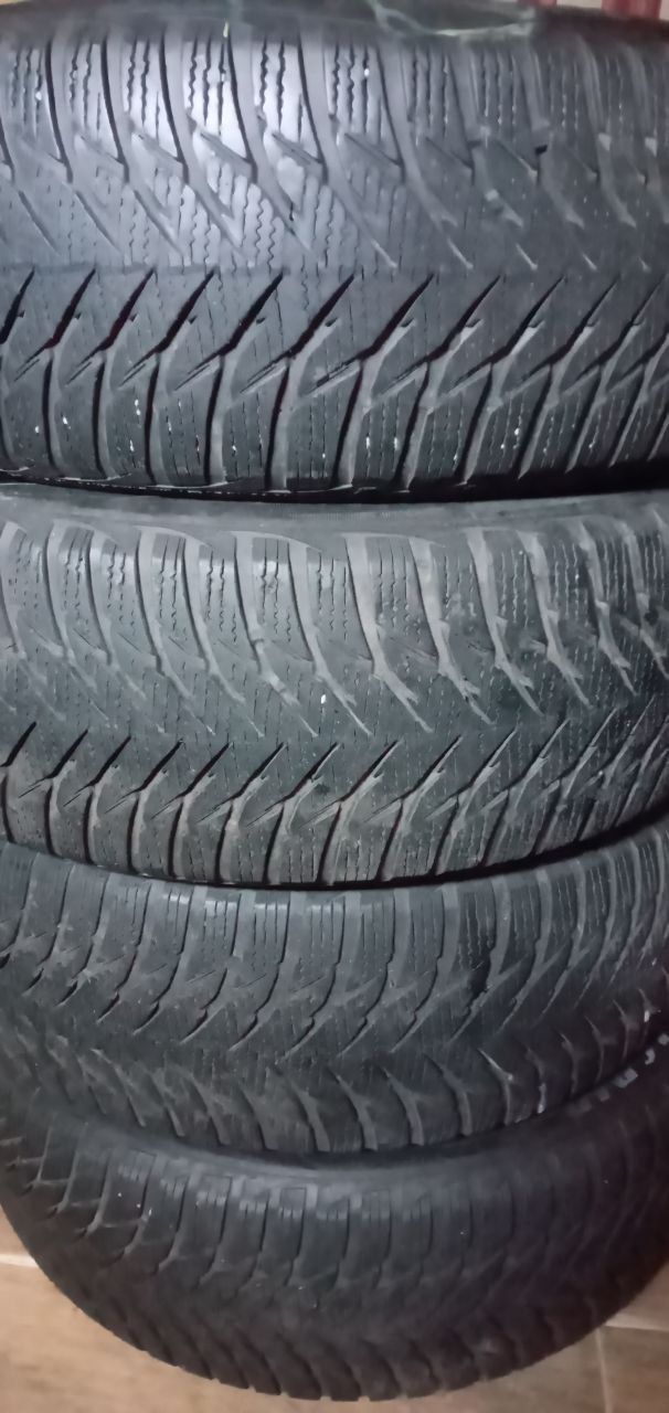 Продам 4 зимові гуми