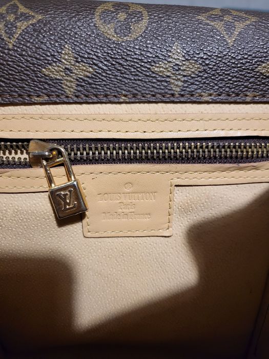 Шкіряна сумка Louis Vuitton.