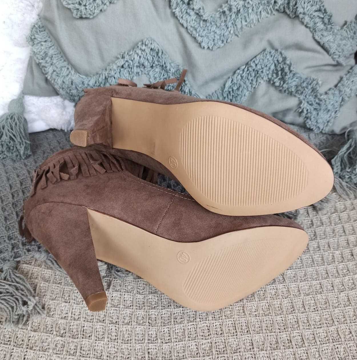 Deichmann Nowe! Buty na obcasie z frędzlami 40