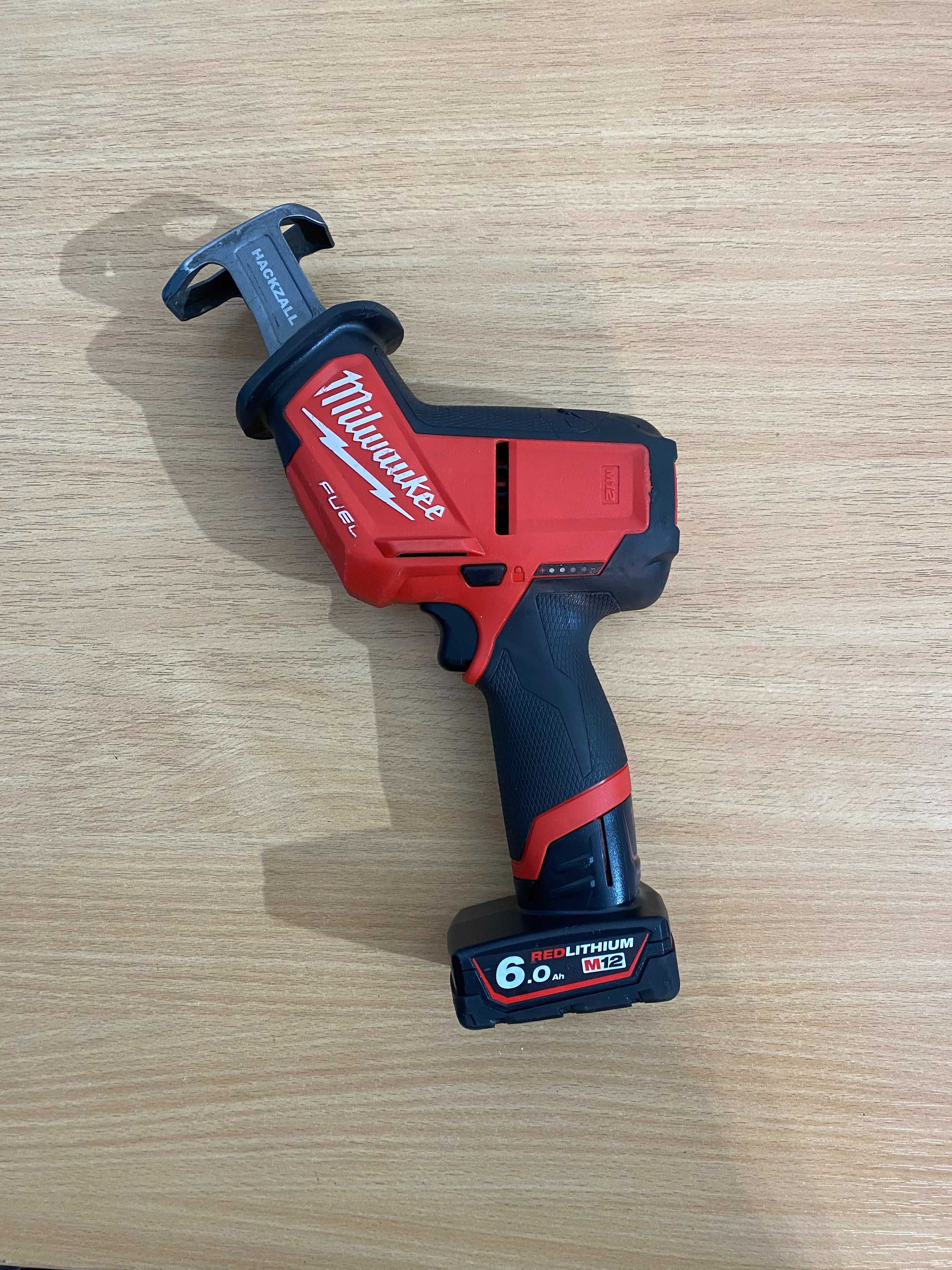 Piła szablasta akumulatorowa Milwaukee M12 CHZ + Bateria M12 6.0Ah